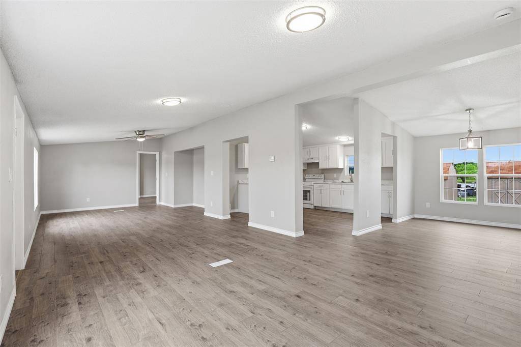 8621 Meadow Way Lane, Alvarado, TX 76009