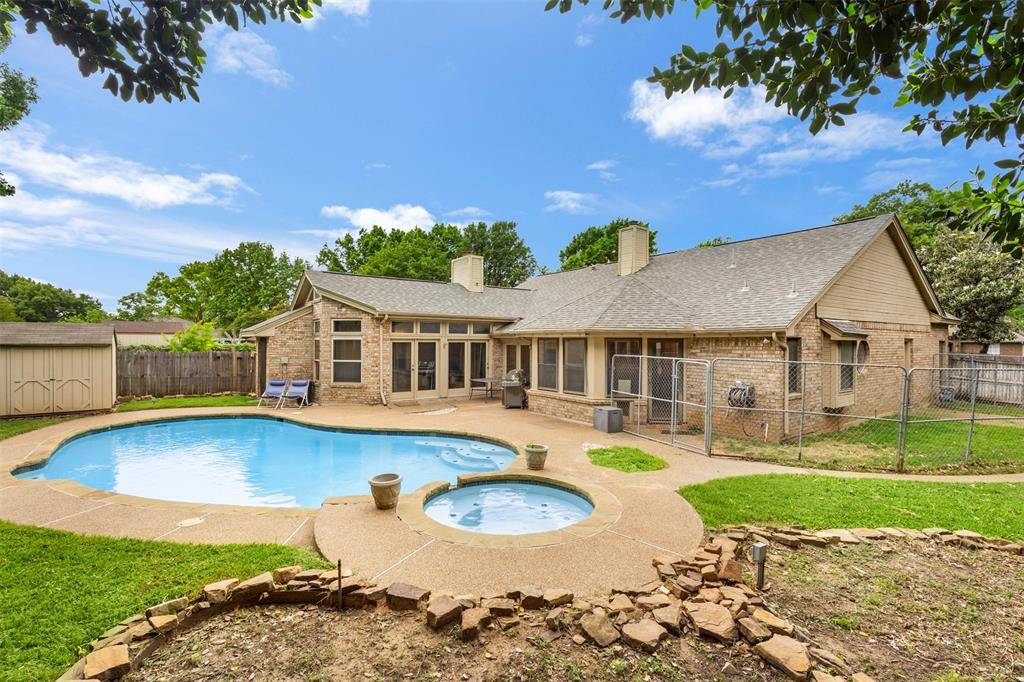 2909 Pitkin Drive, Arlington, TX 76006