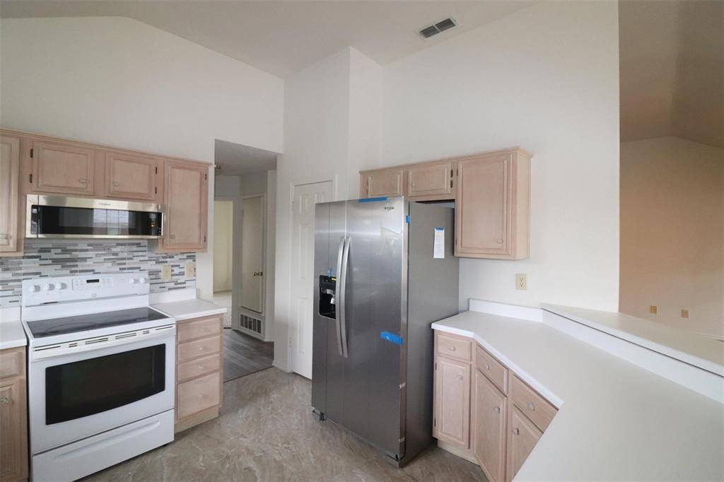 1101 Valley Branch Drive, Arlington, TX 76001