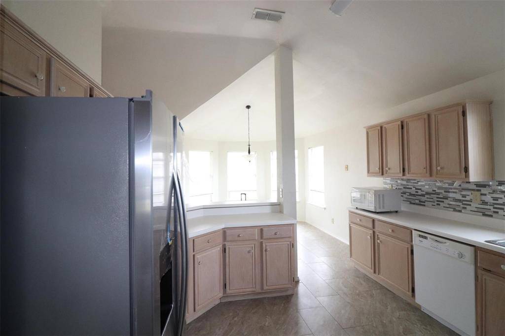 1101 Valley Branch Drive, Arlington, TX 76001