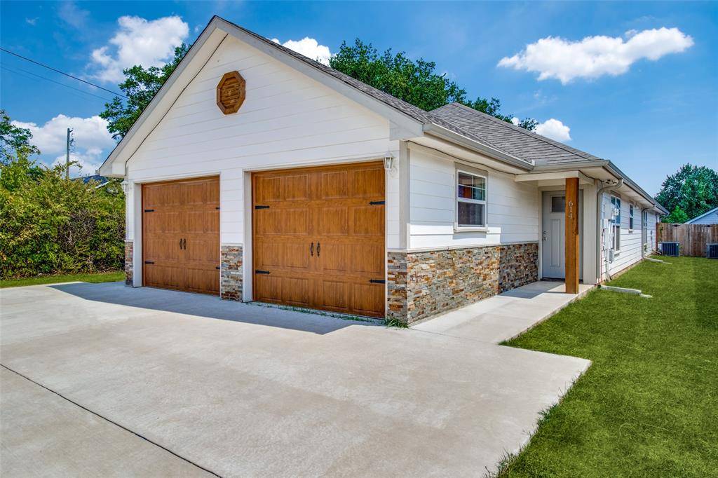 614 E College Street, Sherman, TX 75090