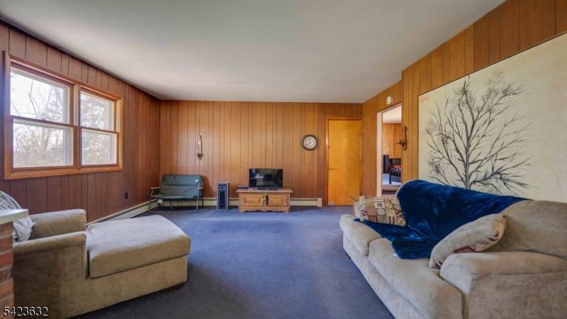 7 Charles Rd, Holland Twp., NJ 08848