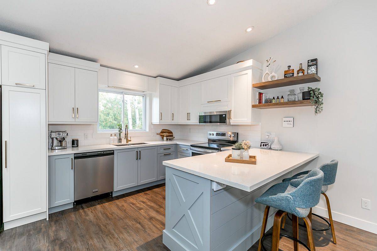 14 Dawson DR #415, Collingwood, ON L9Y 5B4