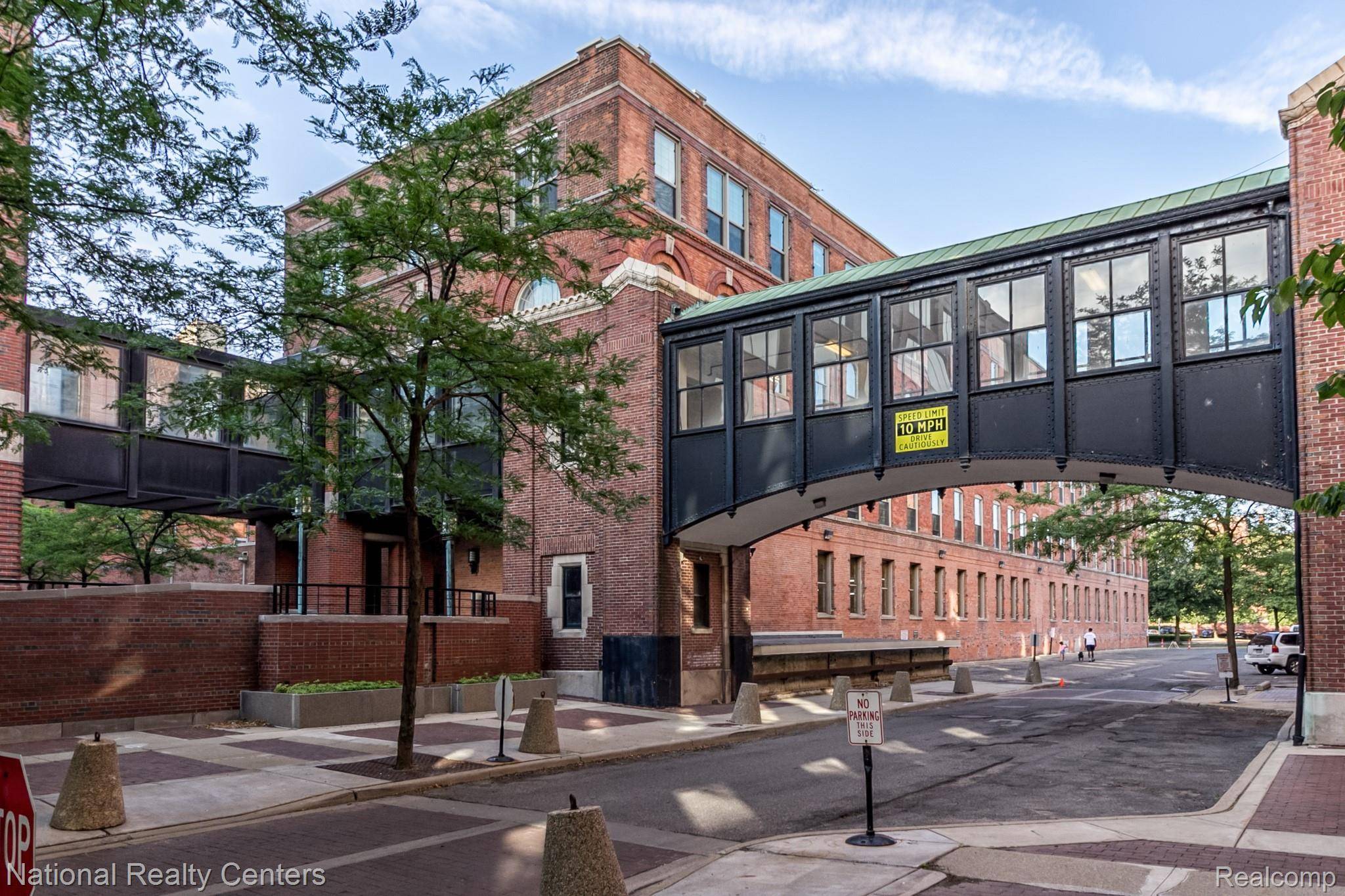 200 River Place DR #23, Detroit, MI 48207