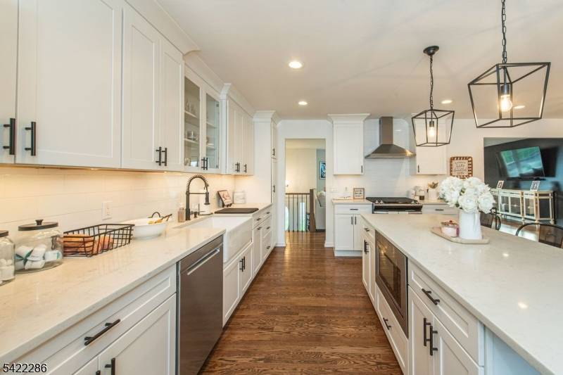 8 Cypress Ct, Fairfield Twp., NJ 07004