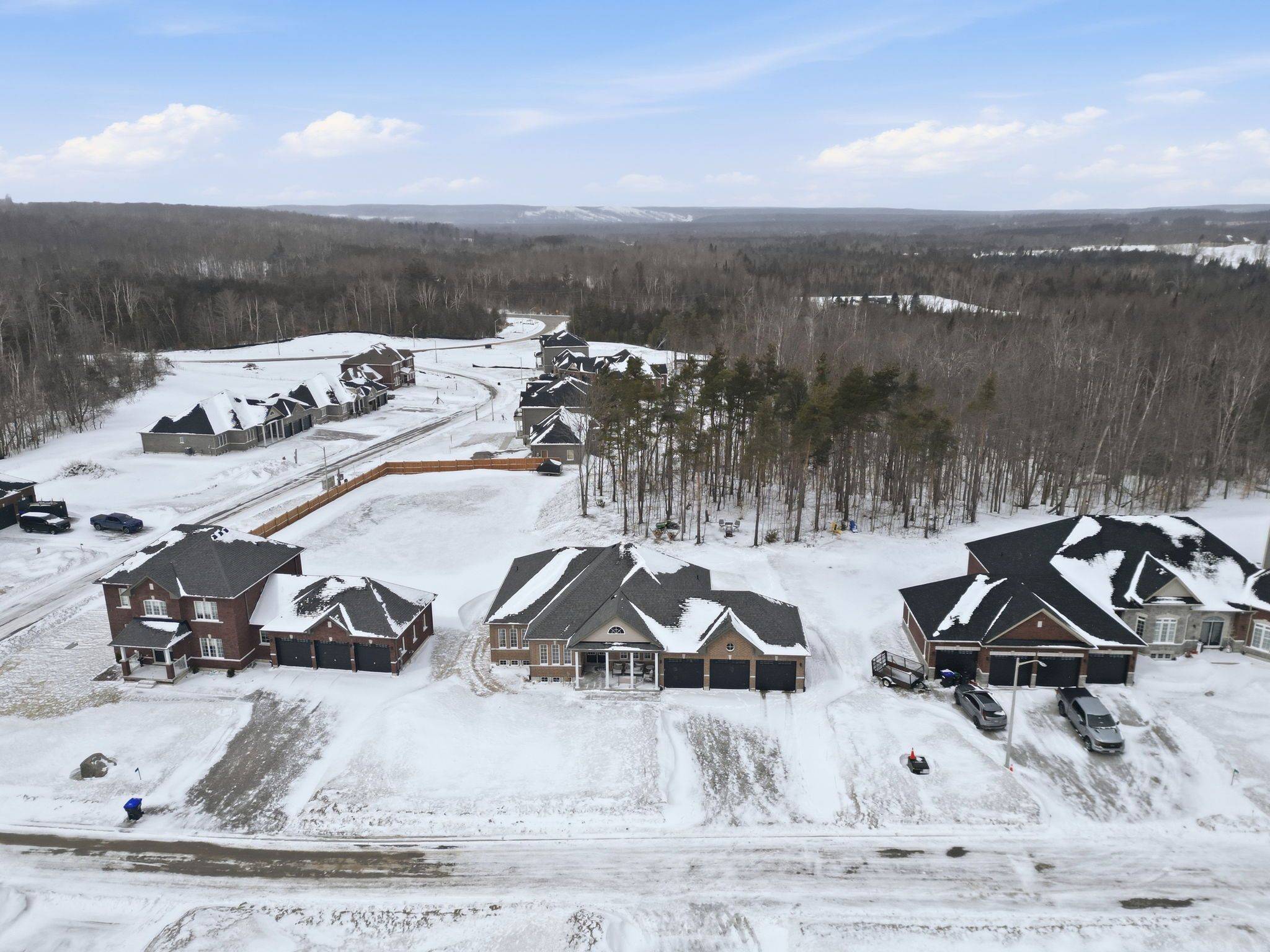 4 Forest Heights CT, Oro-medonte, ON L0L 2E0