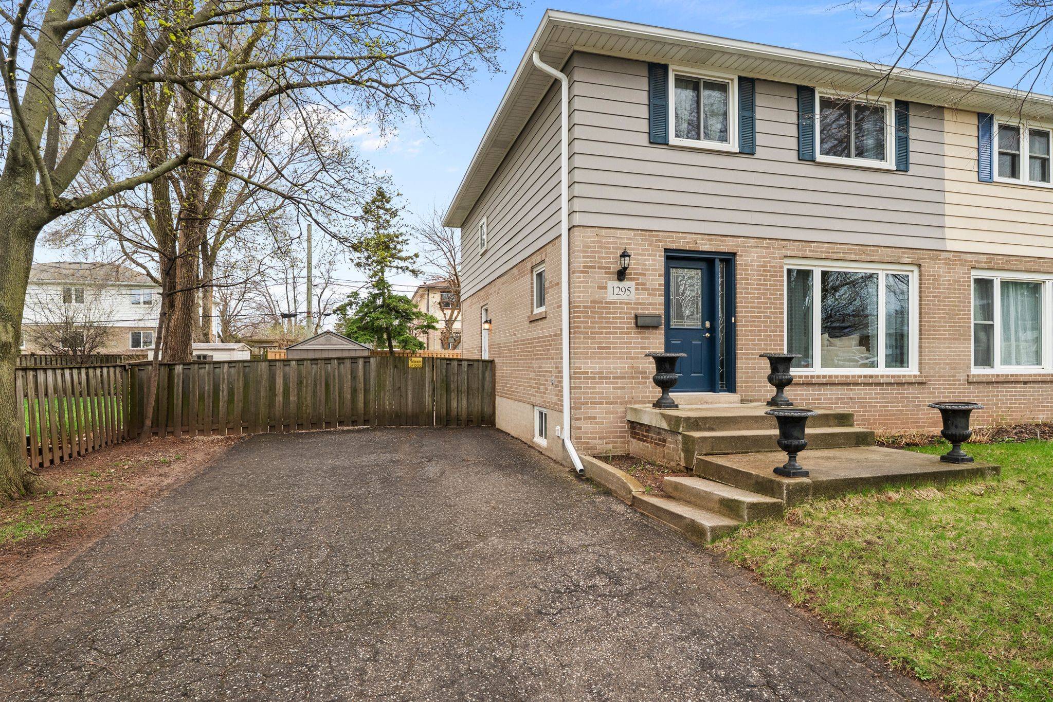 1295 Napier CRES, Oakville, ON L6H 2A5