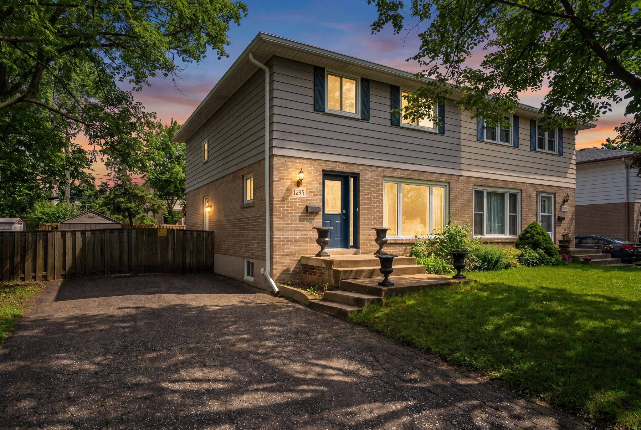 1295 Napier CRES, Oakville, ON L6H 2A5