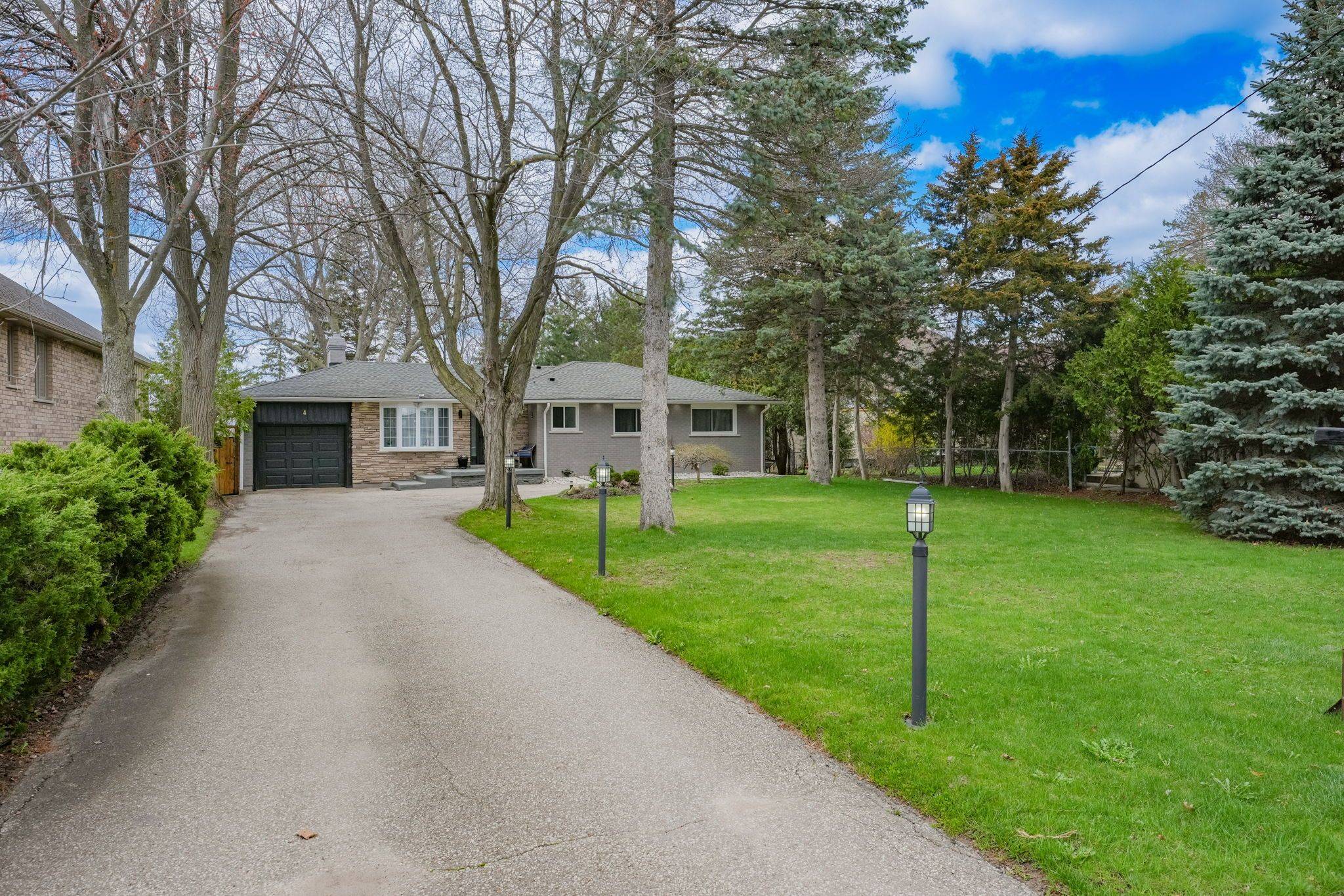 4 Chipper CT, Halton Hills, ON L7G 1L3