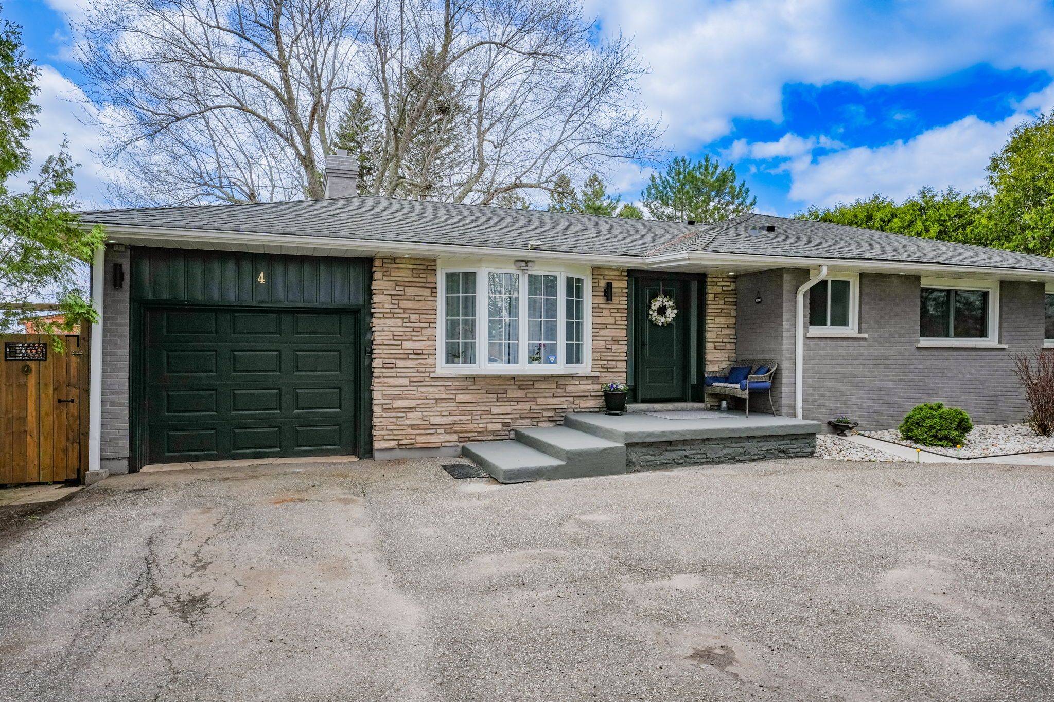 4 Chipper CT, Halton Hills, ON L7G 1L3