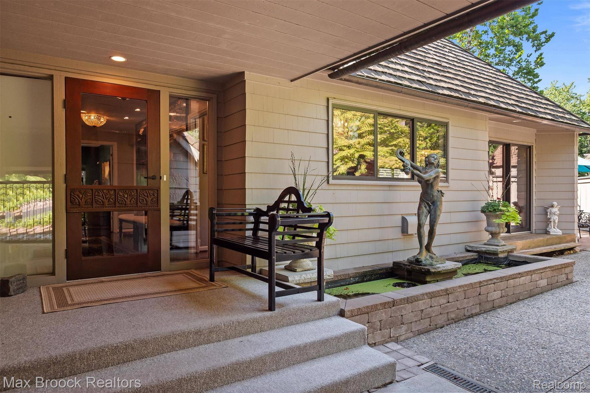 969 Bloomfield Woods, Bloomfield Hills, MI 48304