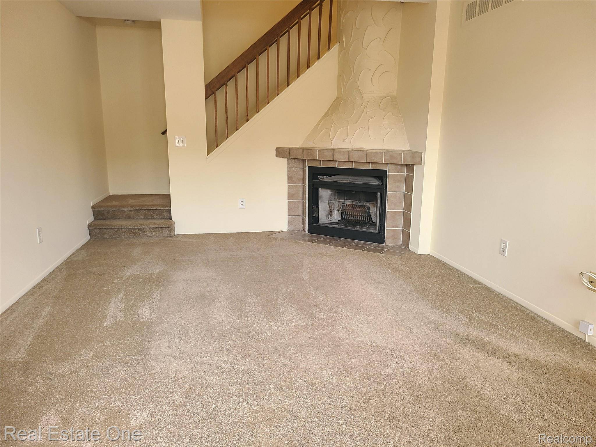 38872 Country CIR #90, Farmington Hills, MI 48331