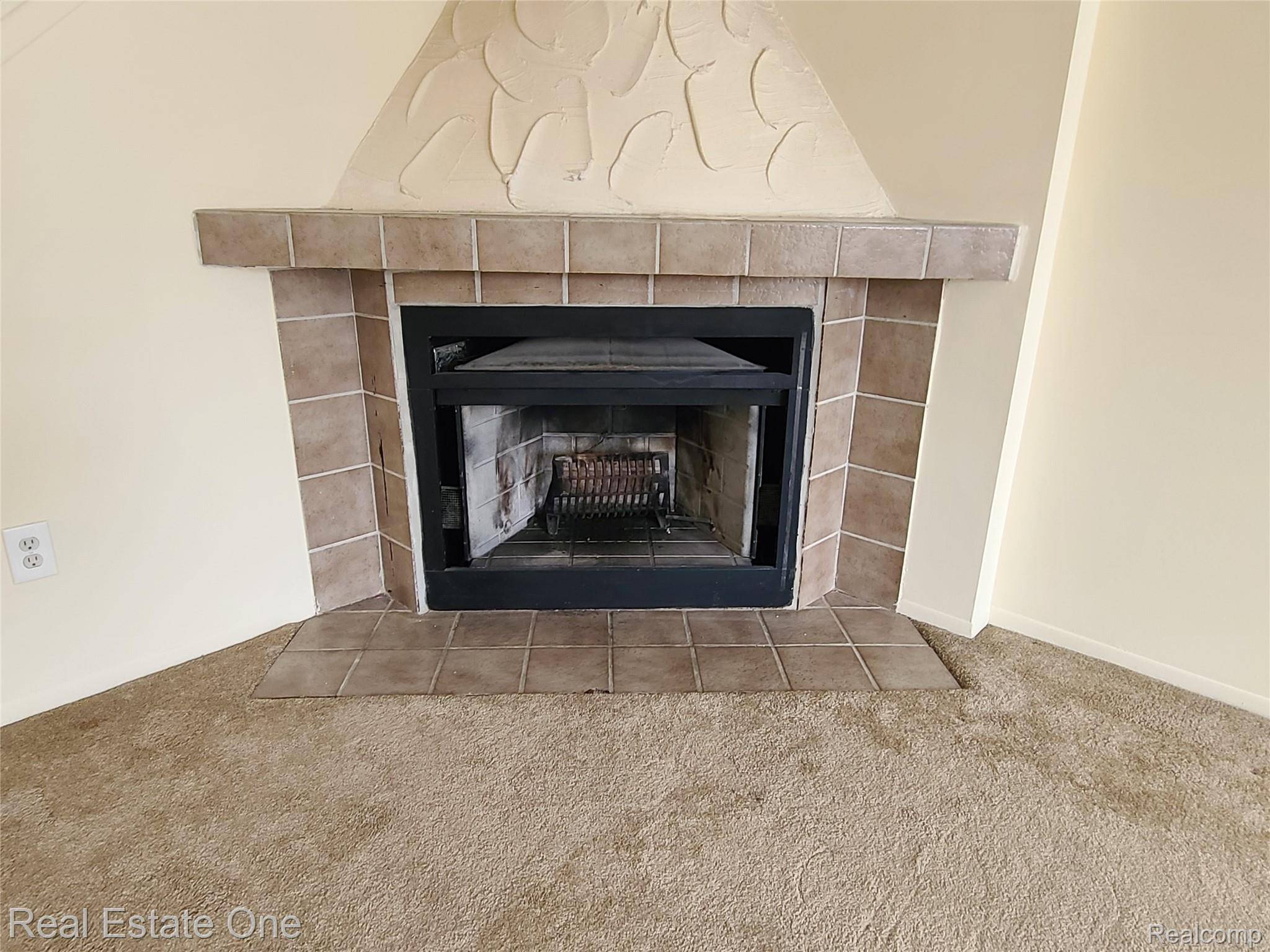 38872 Country CIR #90, Farmington Hills, MI 48331