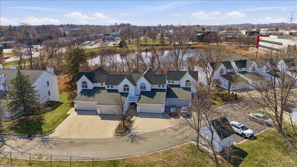 24107 Tana CT, Farmington Hills, MI 48335