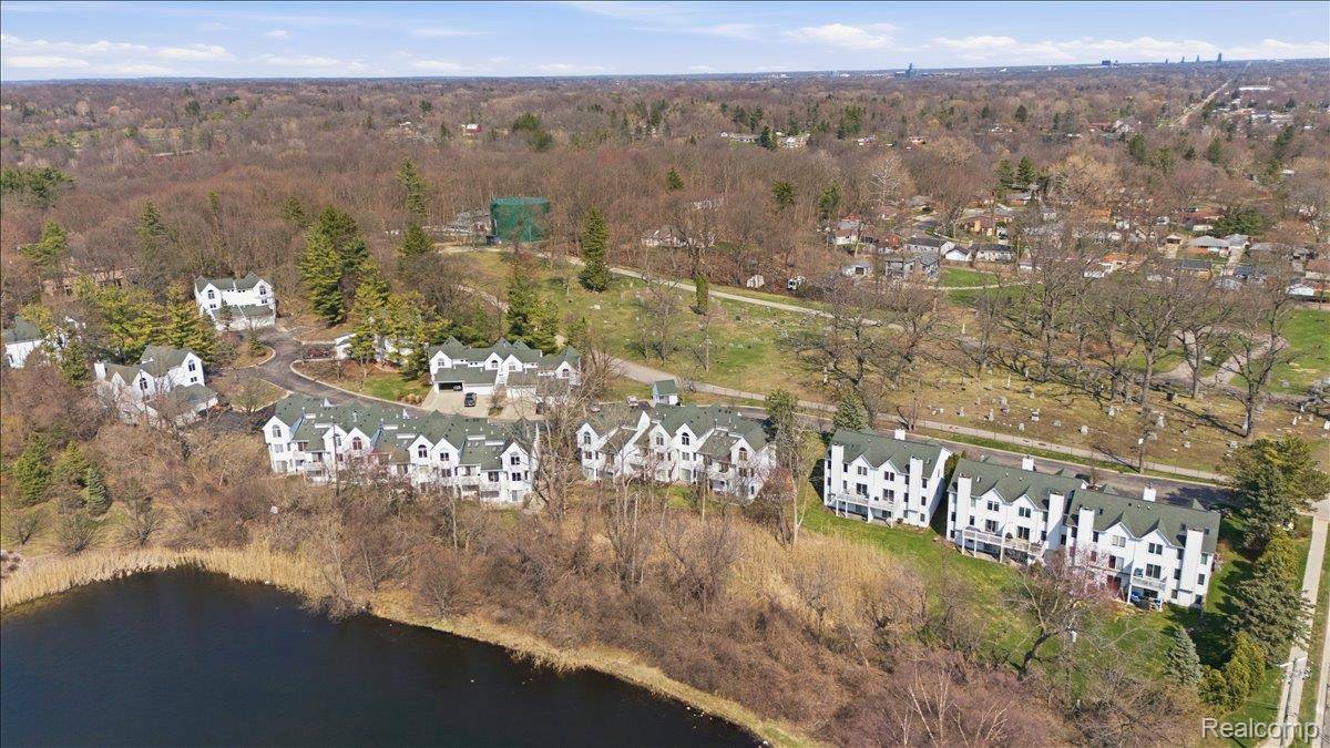 24107 Tana CT, Farmington Hills, MI 48335