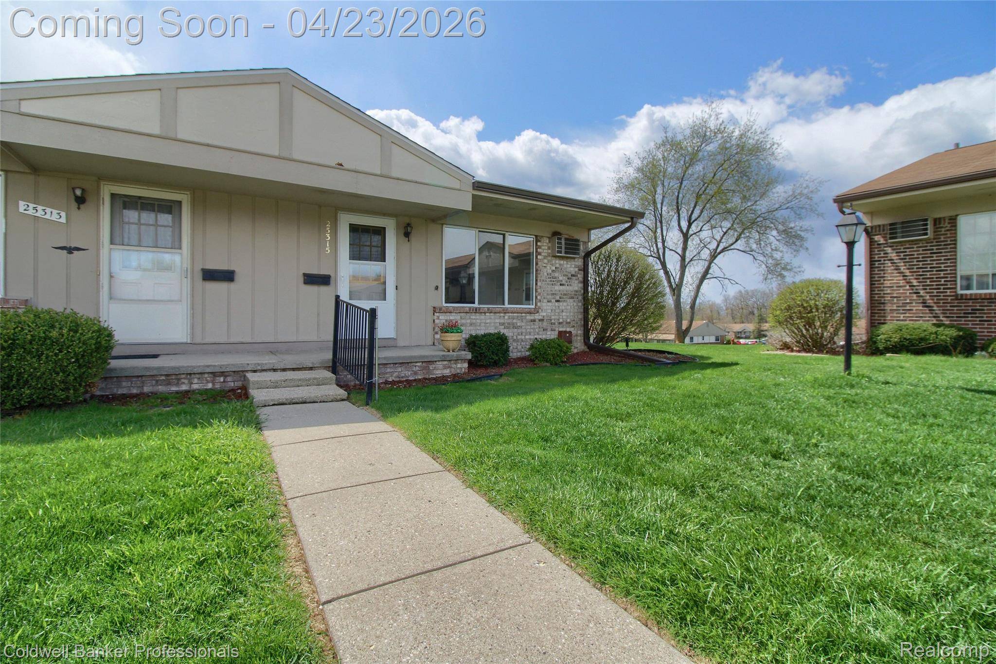 25315 Franklin Terrace N #8, South Lyon, MI 48178