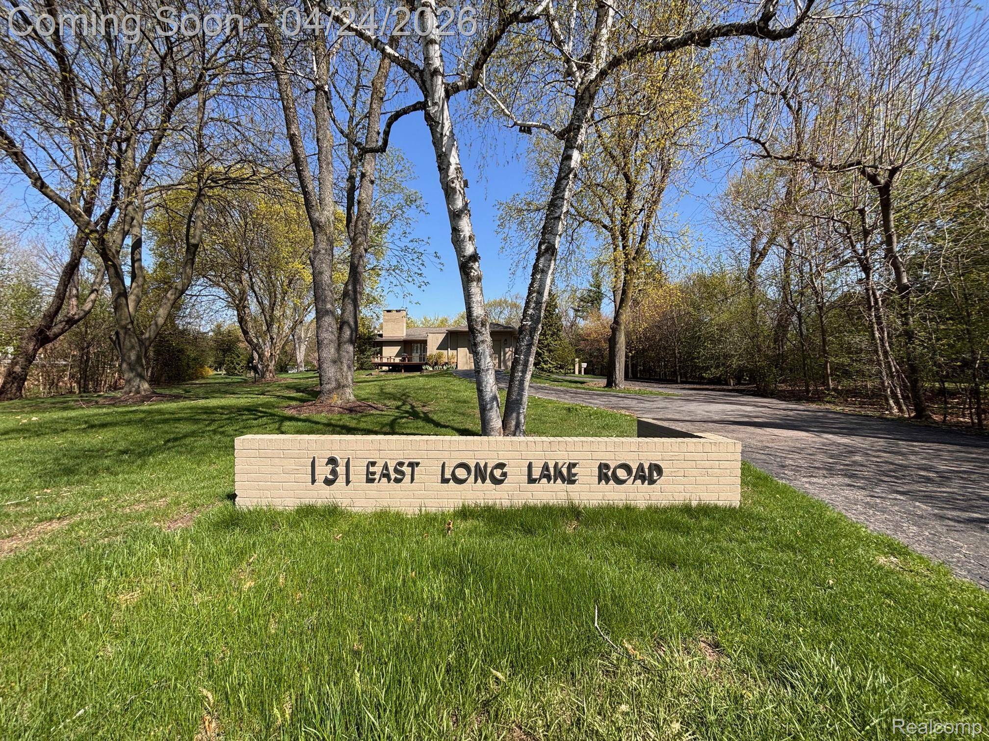 131 E Long Lake RD, Bloomfield Hills, MI 48304