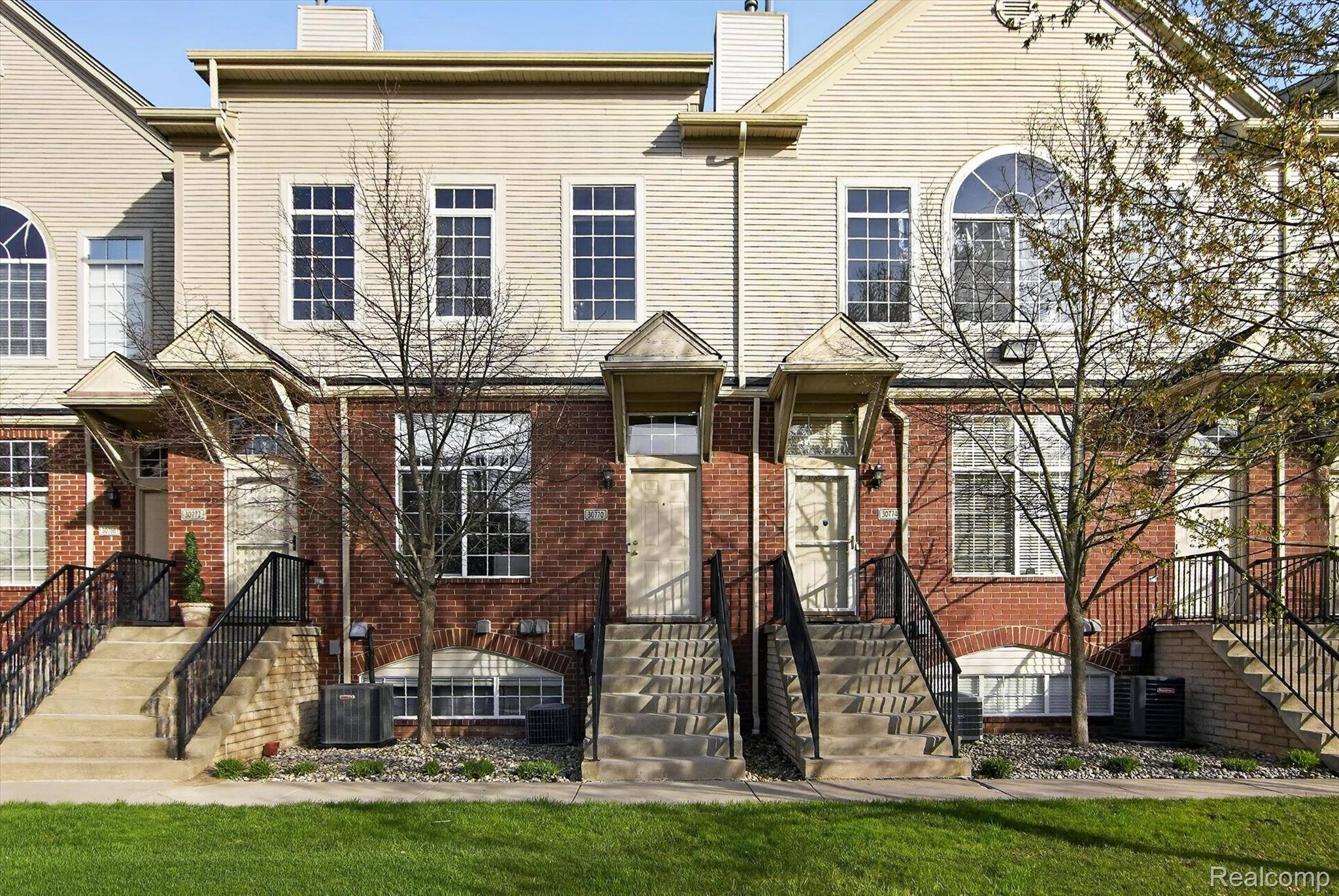 30770 Ardmore CT, Novi, MI 48377