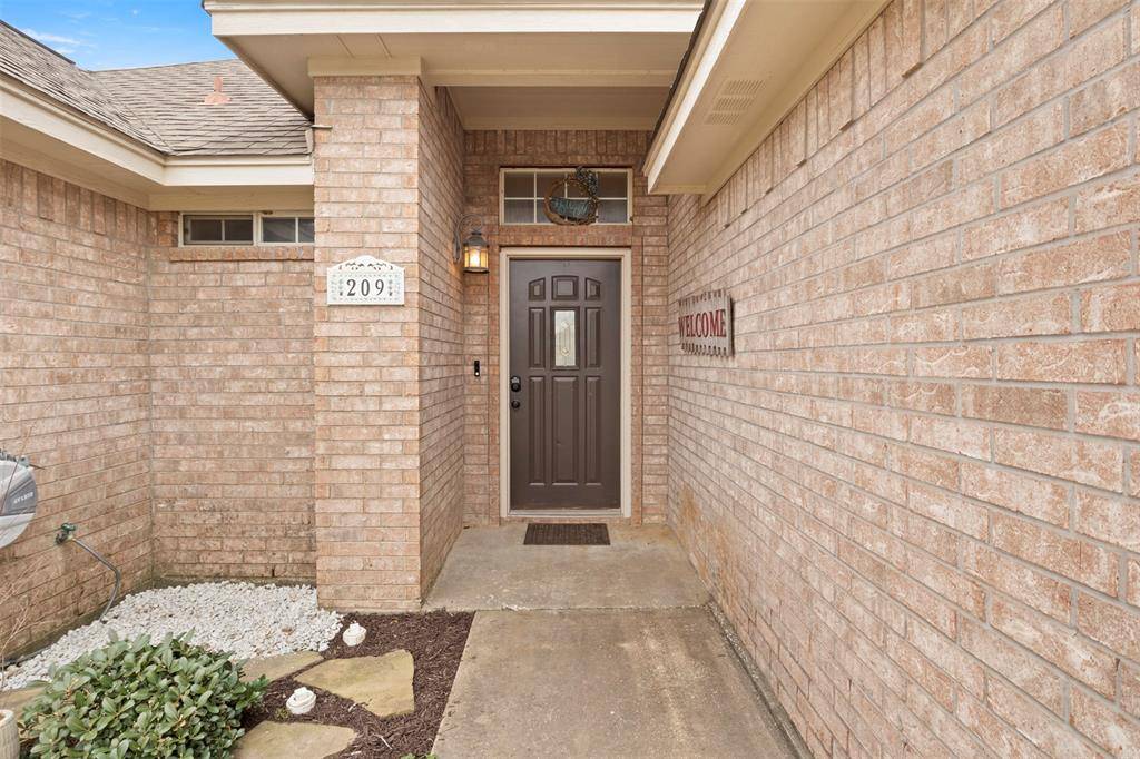 209 Mourning Dove Lane, Krum, TX 76249