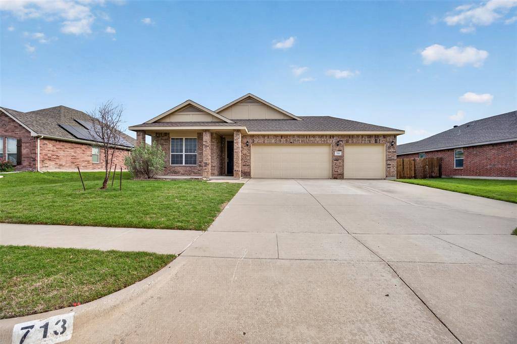 713 Sparrow Drive, Saginaw, TX 76131