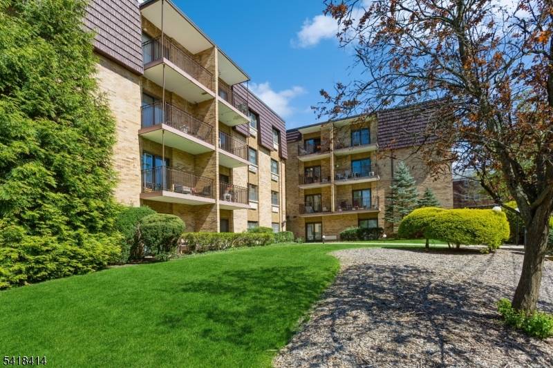 22 Riverside Dr #B 7, Cranford Twp., NJ 07016