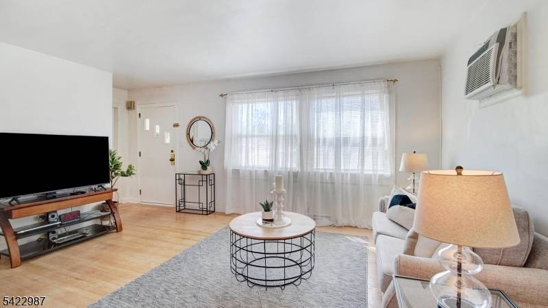 34 Greenlawn Dr, Lodi Boro, NJ 07644