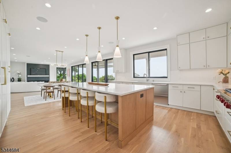 23 Argyle Ct, Summit City, NJ 07901