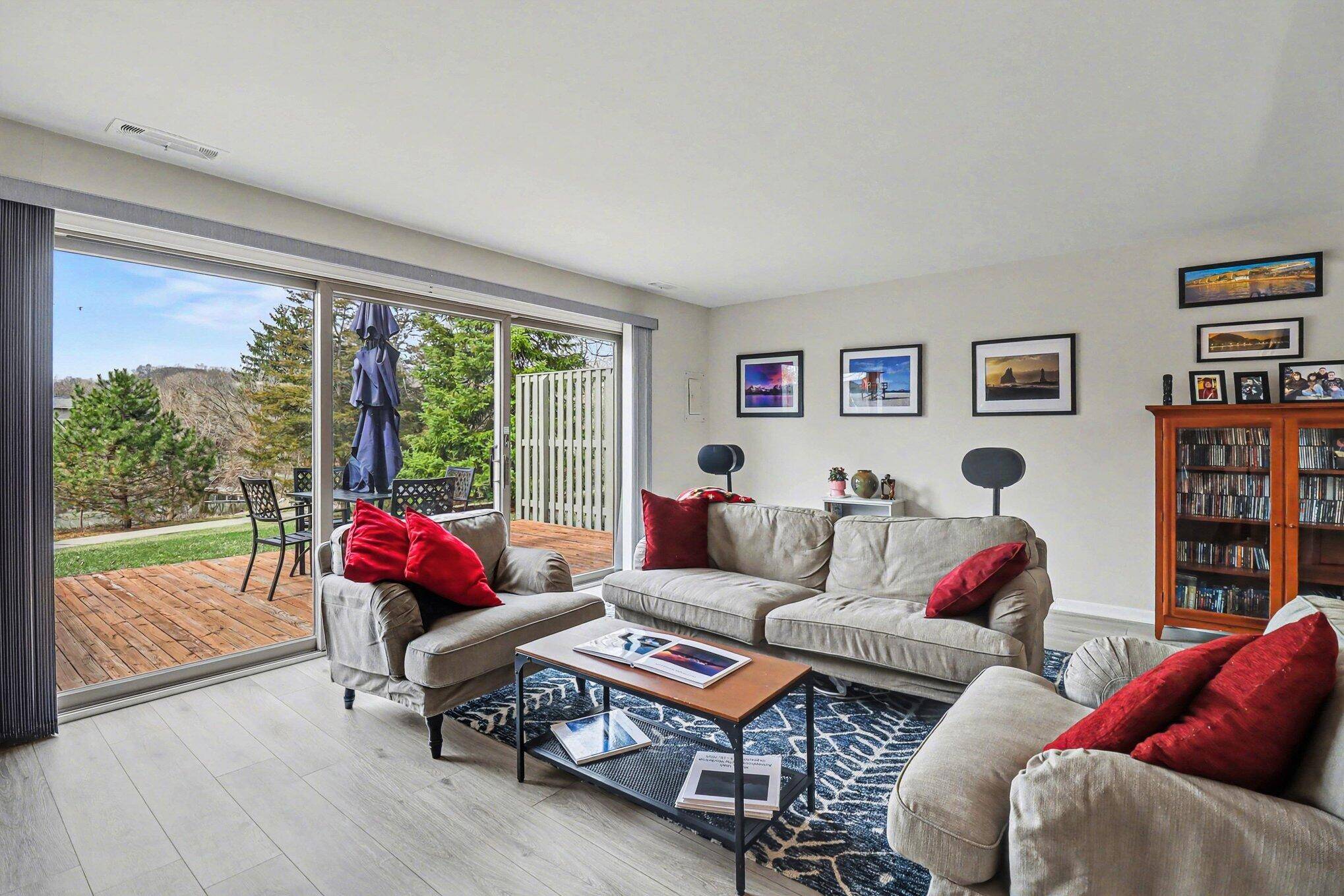 719 Watersedge DR, Ann Arbor, MI 48105