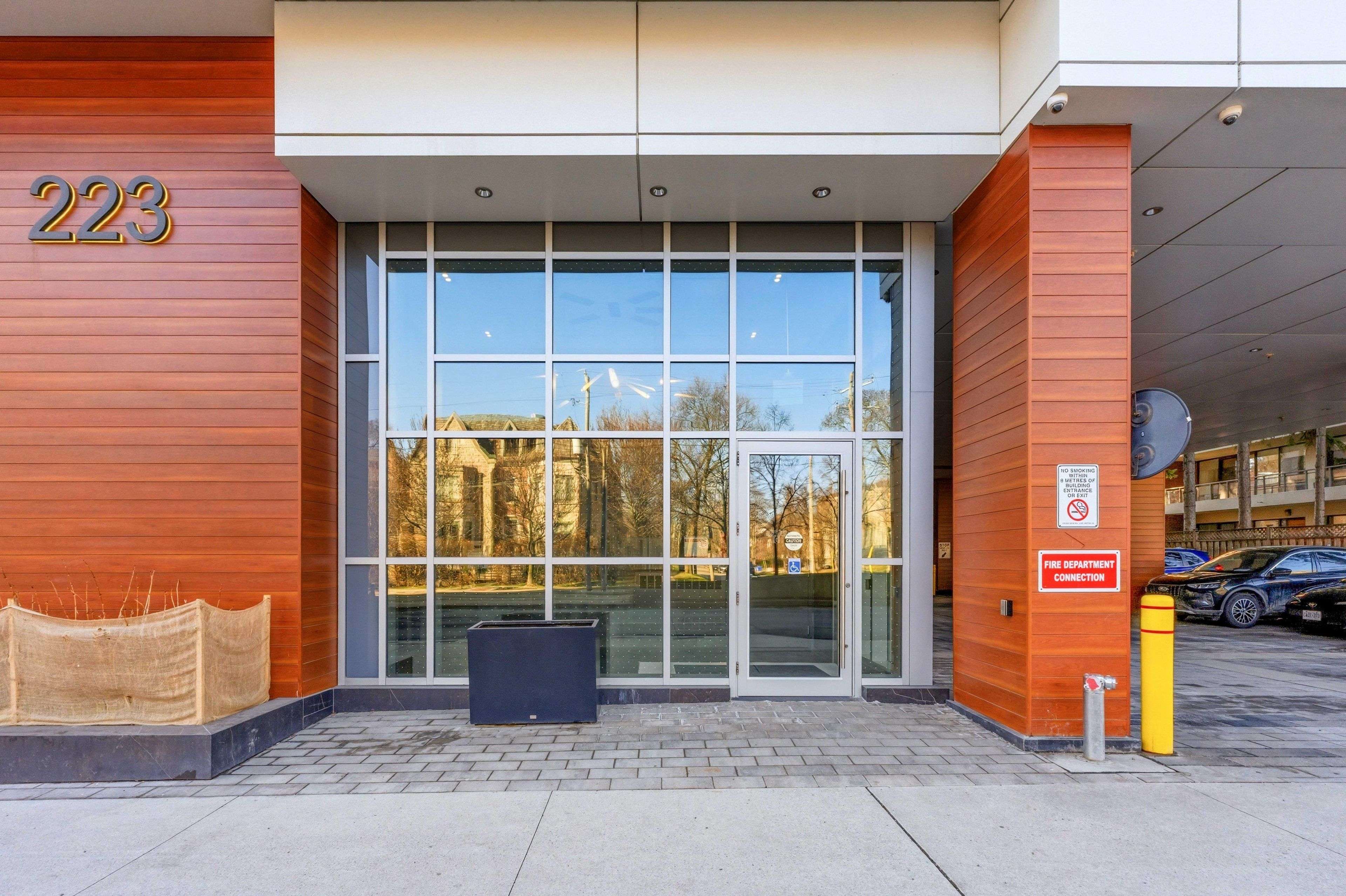 223 St Clair AVE W #508, Toronto C02, ON M4V 0A5