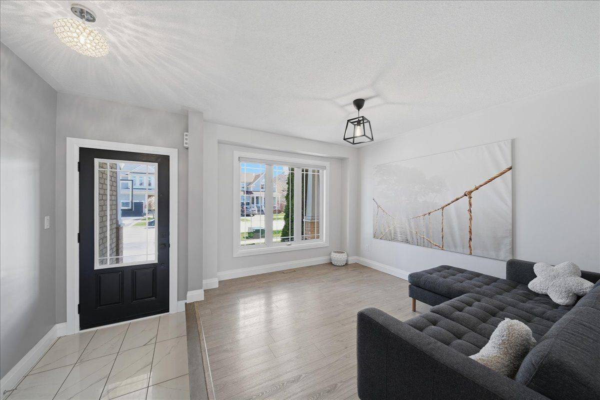 68 West Park AVE, Bradford West Gwillimbury, ON L3Z 0A7