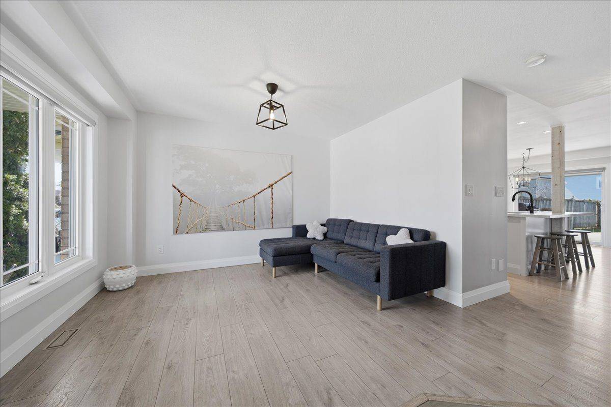 68 West Park AVE, Bradford West Gwillimbury, ON L3Z 0A7