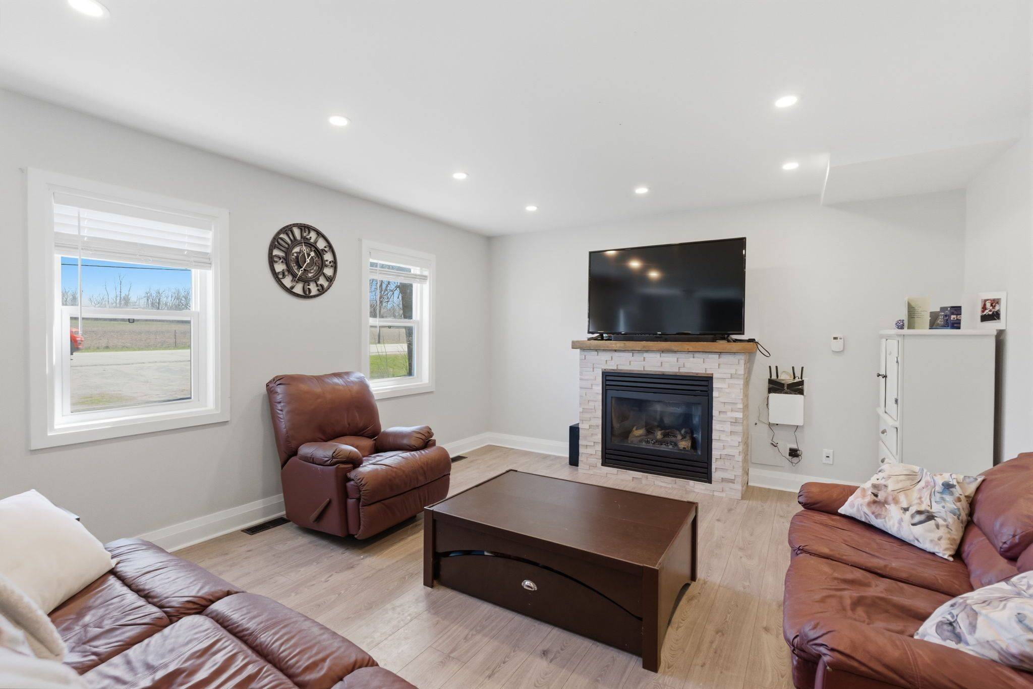 88 Victoria RD, Georgina, ON L0E 1N0