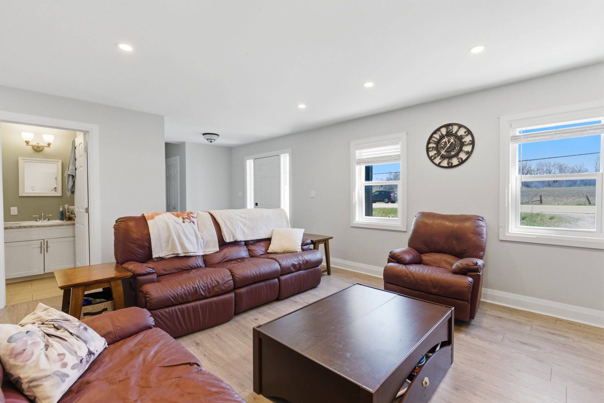 88 Victoria RD, Georgina, ON L0E 1N0