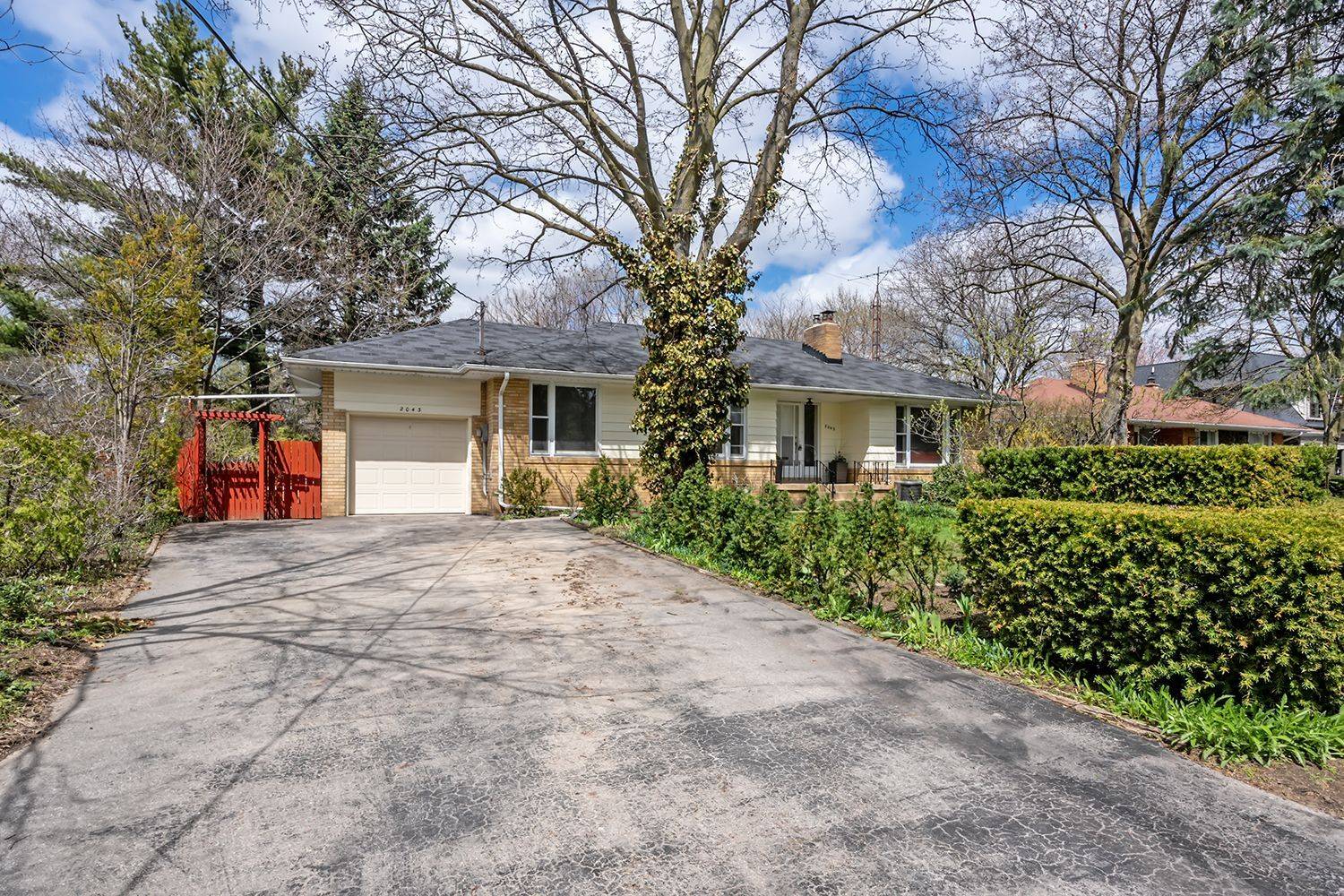 2043 Devon RD, Oakville, ON L6J 2N1