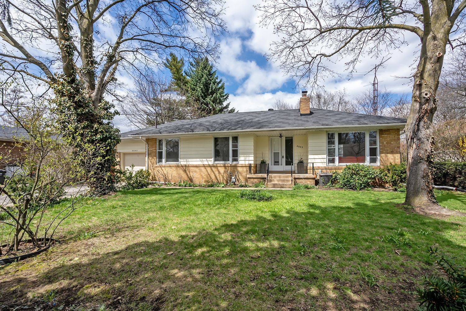 2043 Devon RD, Oakville, ON L6J 2N1