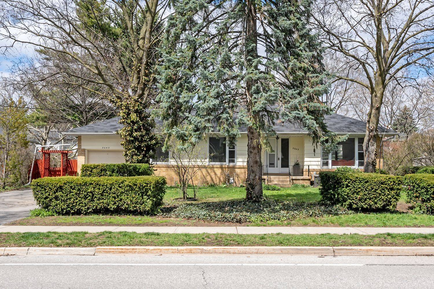 2043 Devon RD, Oakville, ON L6J 2N1