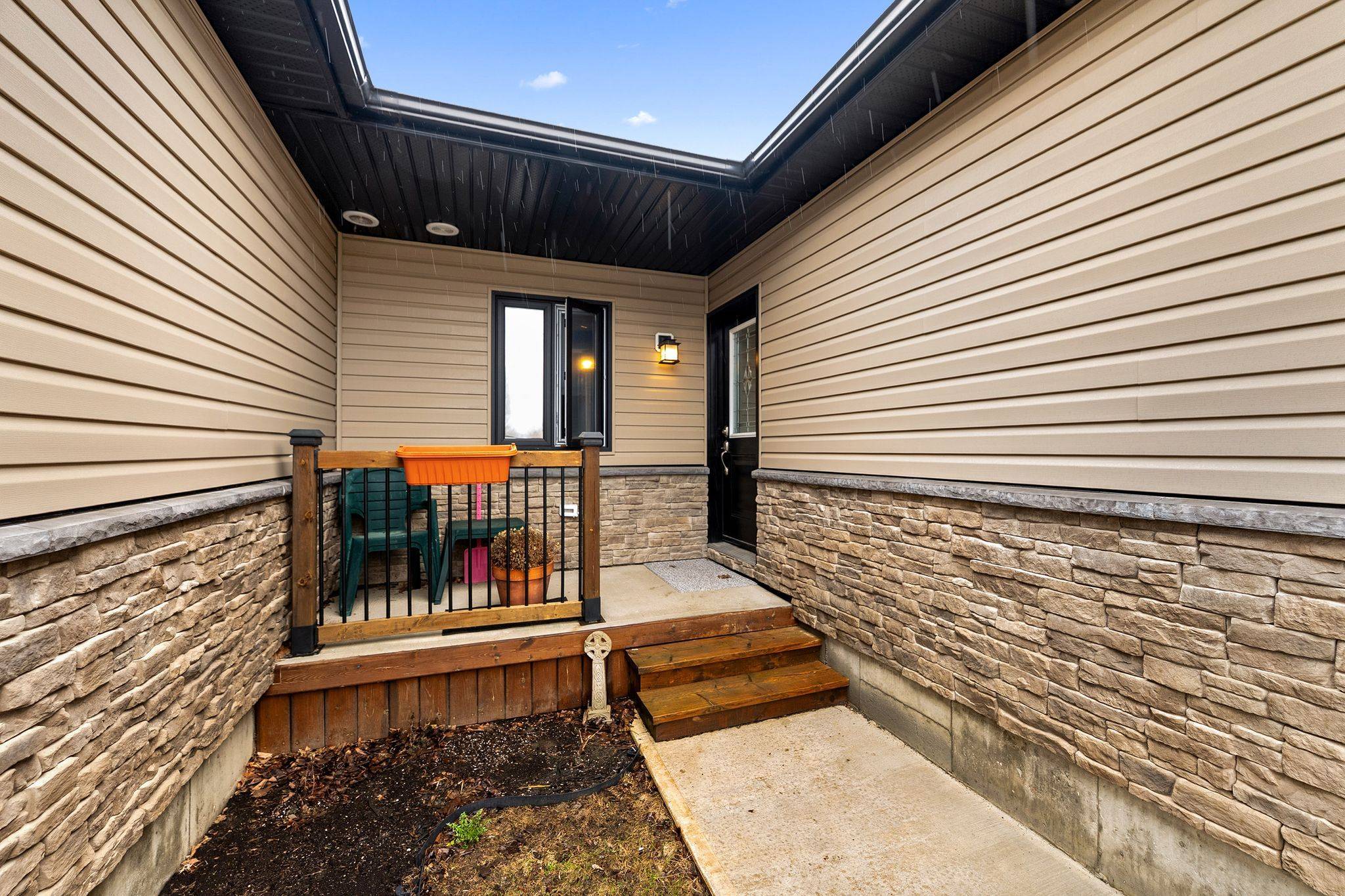 32 David ST #B, Edwardsburgh/cardinal, ON K0E 1X0