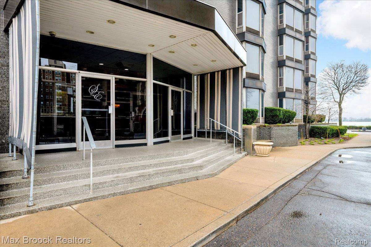 8200 E Jefferson AVE #1901, Detroit, MI 48214