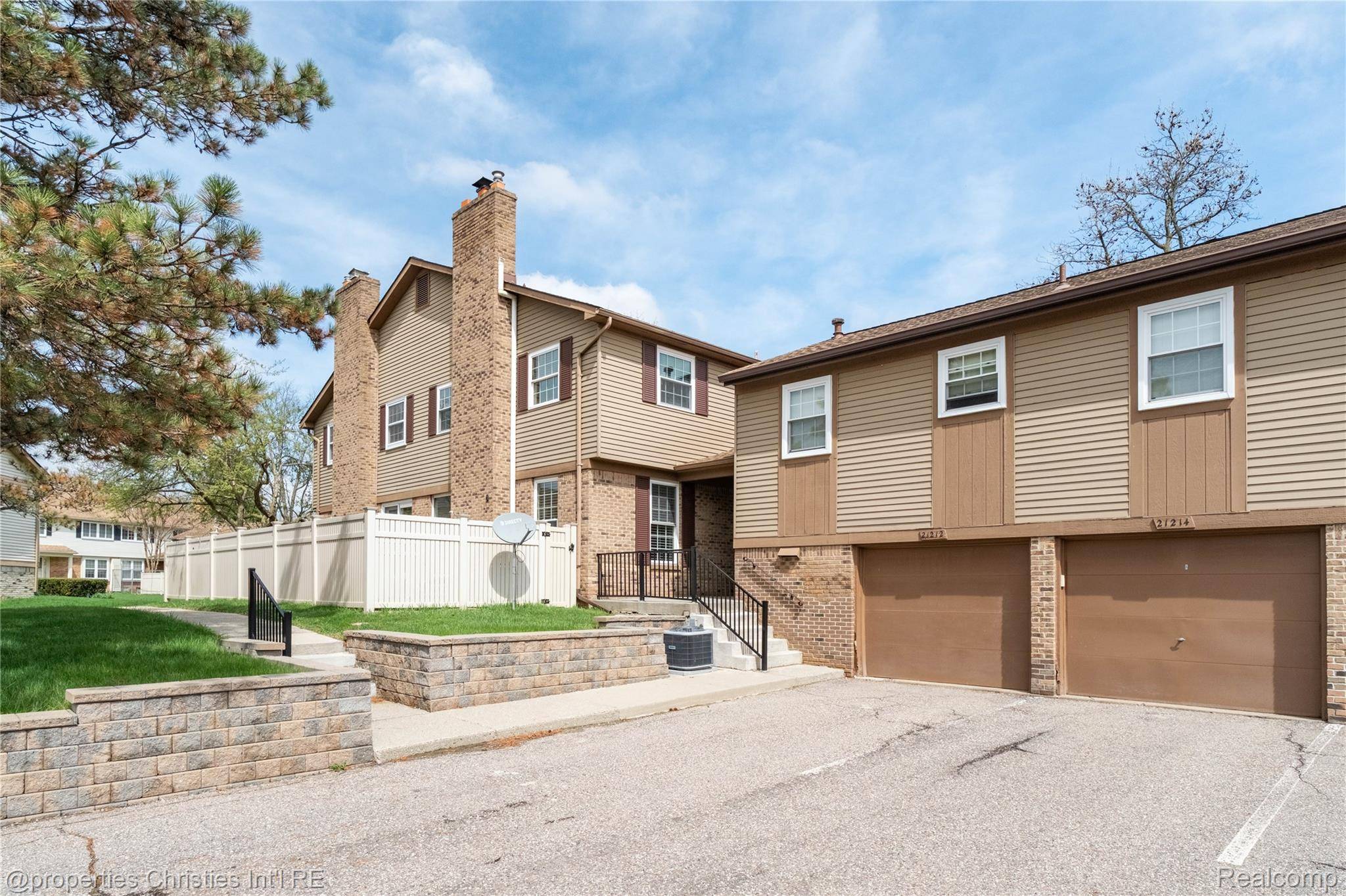 21214 W Glen Haven CIR W, Novi, MI 48167