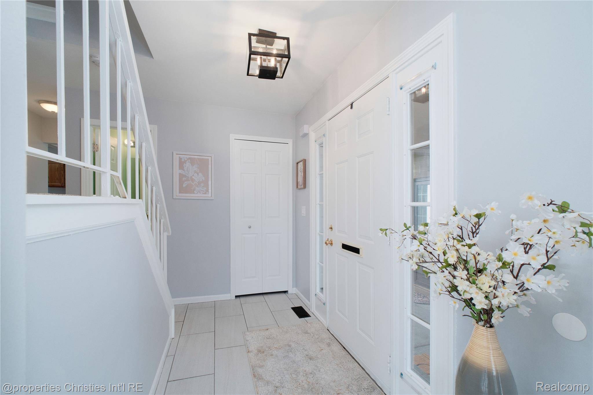 21214 W Glen Haven CIR W, Novi, MI 48167