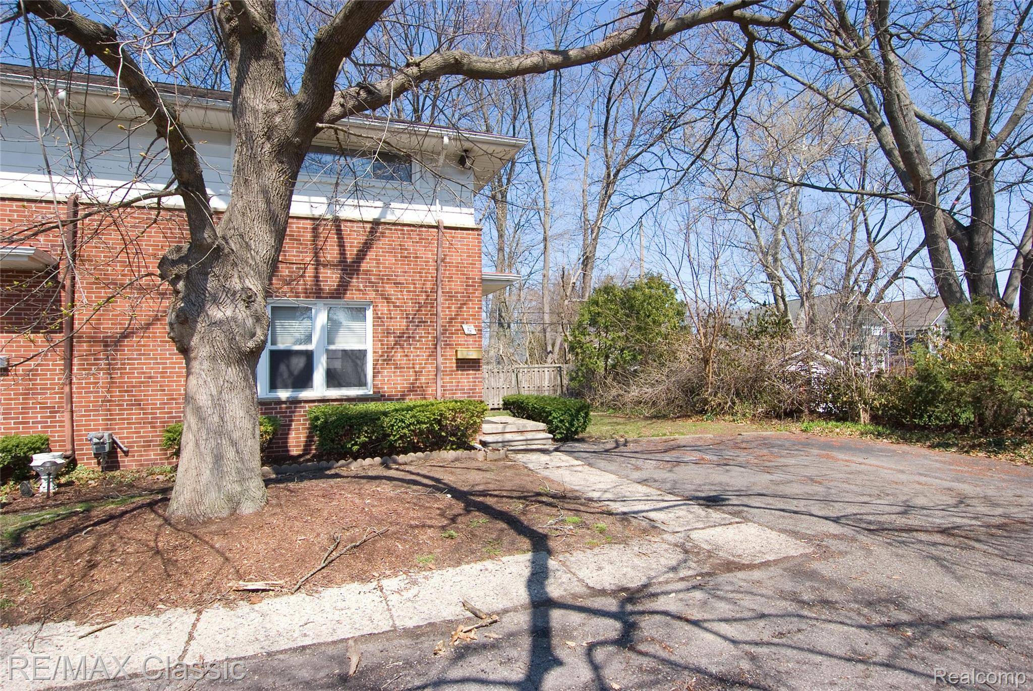 2604 Rochester RD, Royal Oak, MI 48073