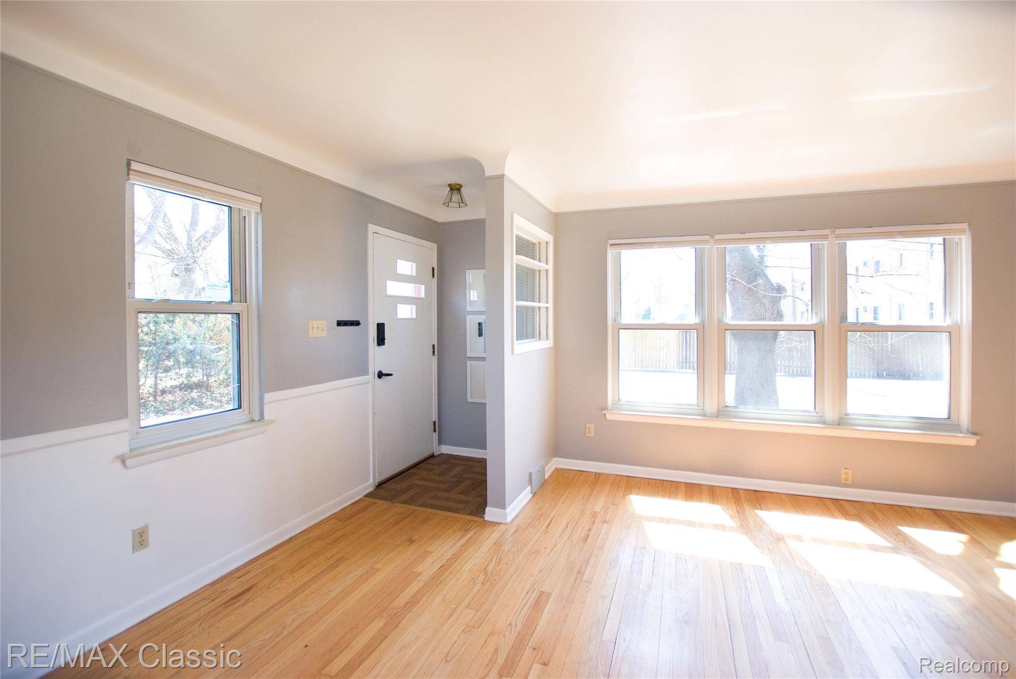 2604 Rochester RD, Royal Oak, MI 48073