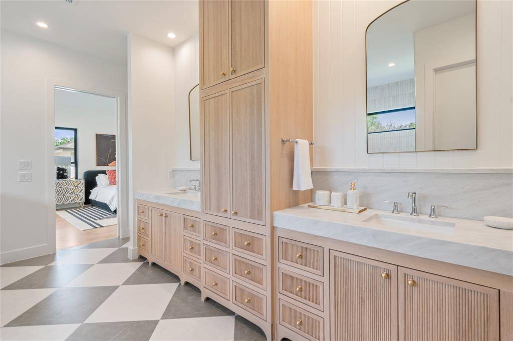 6943 Coronado Avenue, Dallas, TX 75214