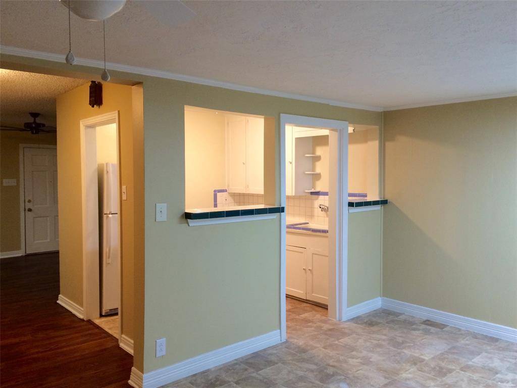 2912 W Clarendon Drive, Dallas, TX 75211