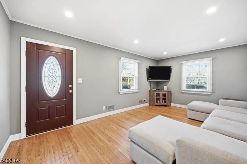 194 Ramapo Valley Rd, Oakland Boro, NJ 07436