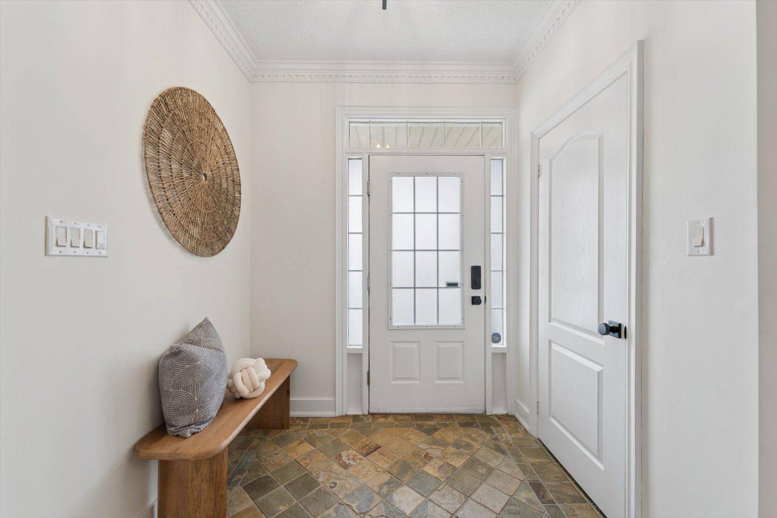 58 Knox CRES, Whitby, ON L1M 1C9