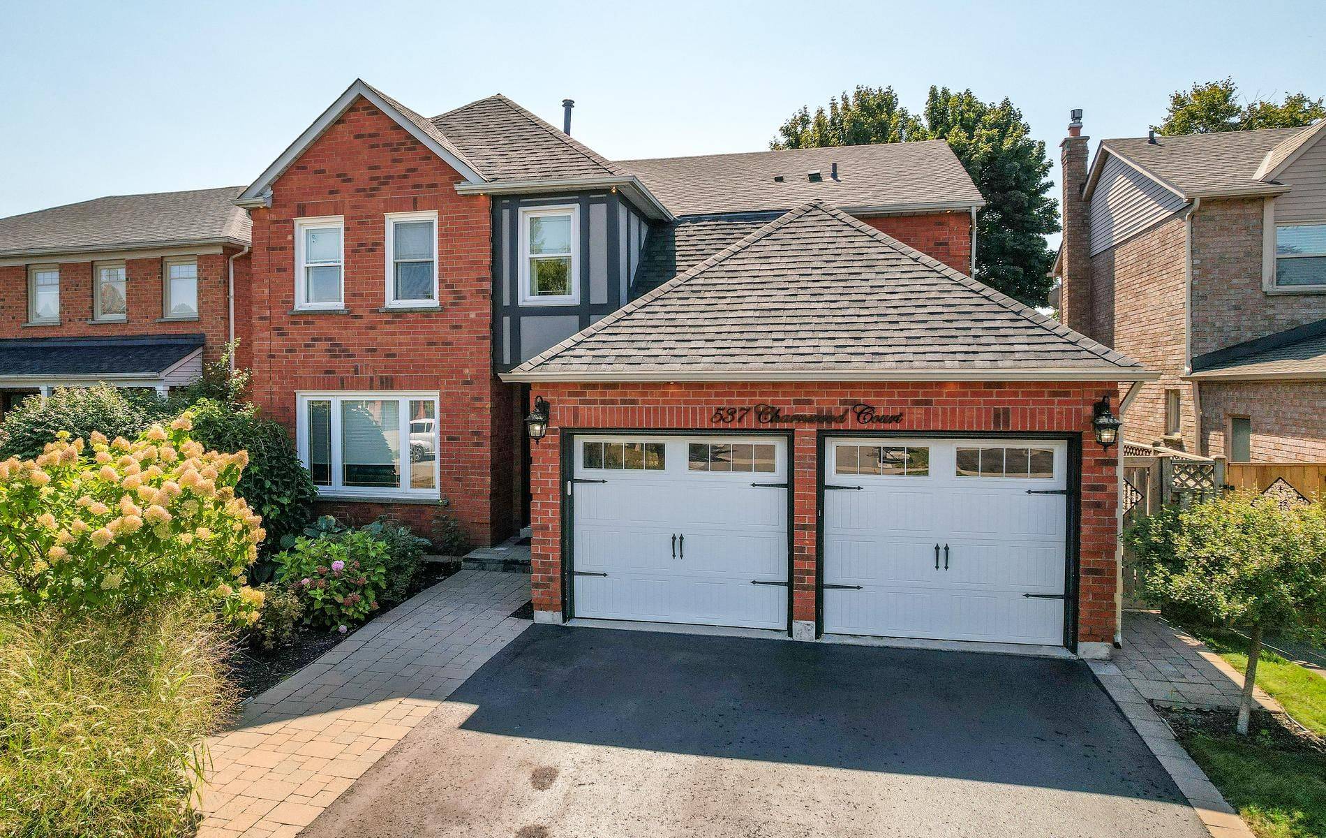537 Charnwood CT, Pickering, ON L1V 4Y5