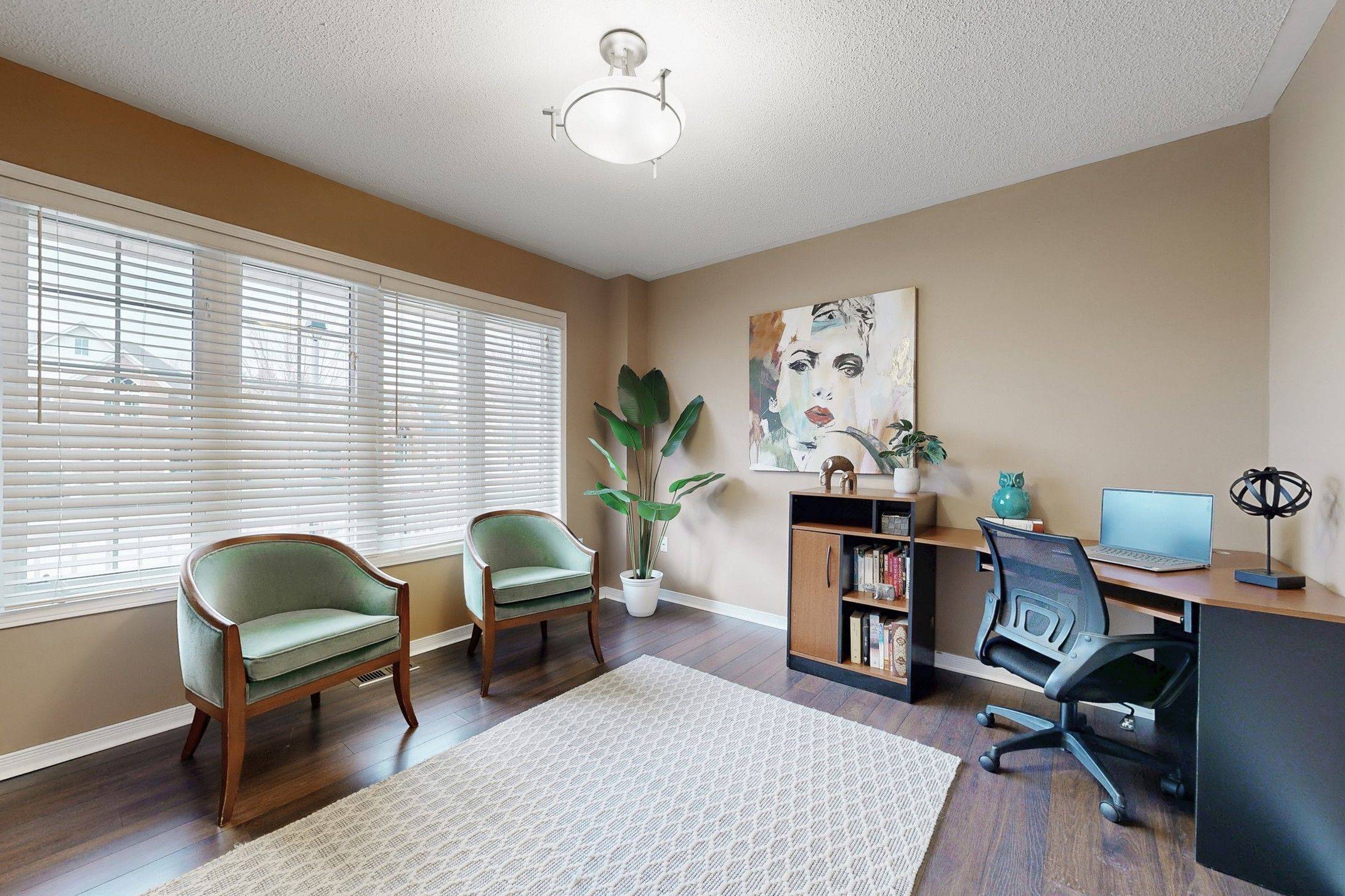 303 King ST E, East Gwillimbury, ON L0G 1M0