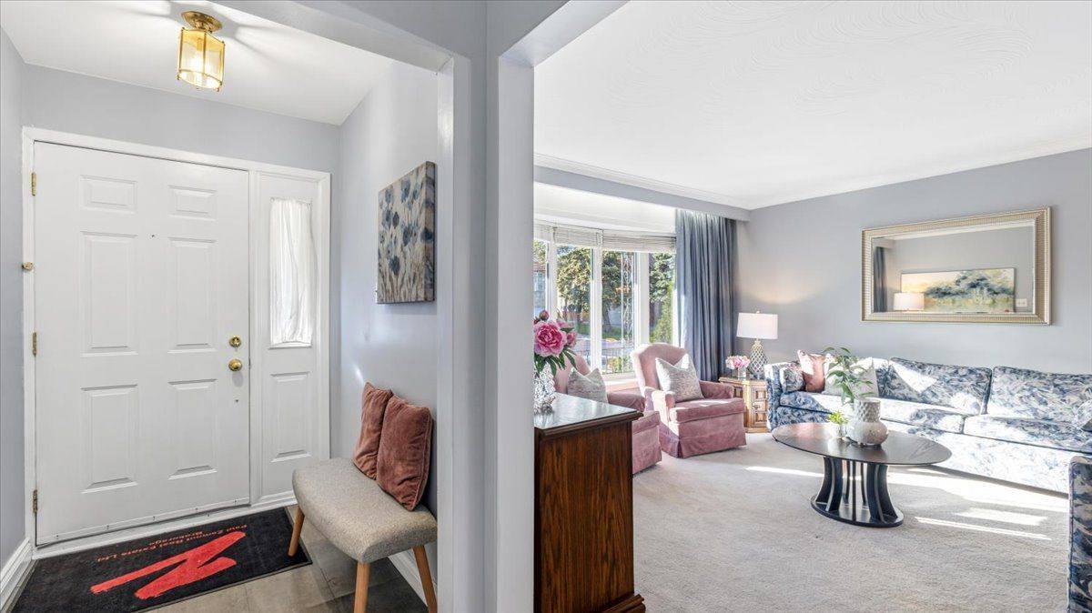 27 Ladyslipper CT, Markham, ON L3T 2S6