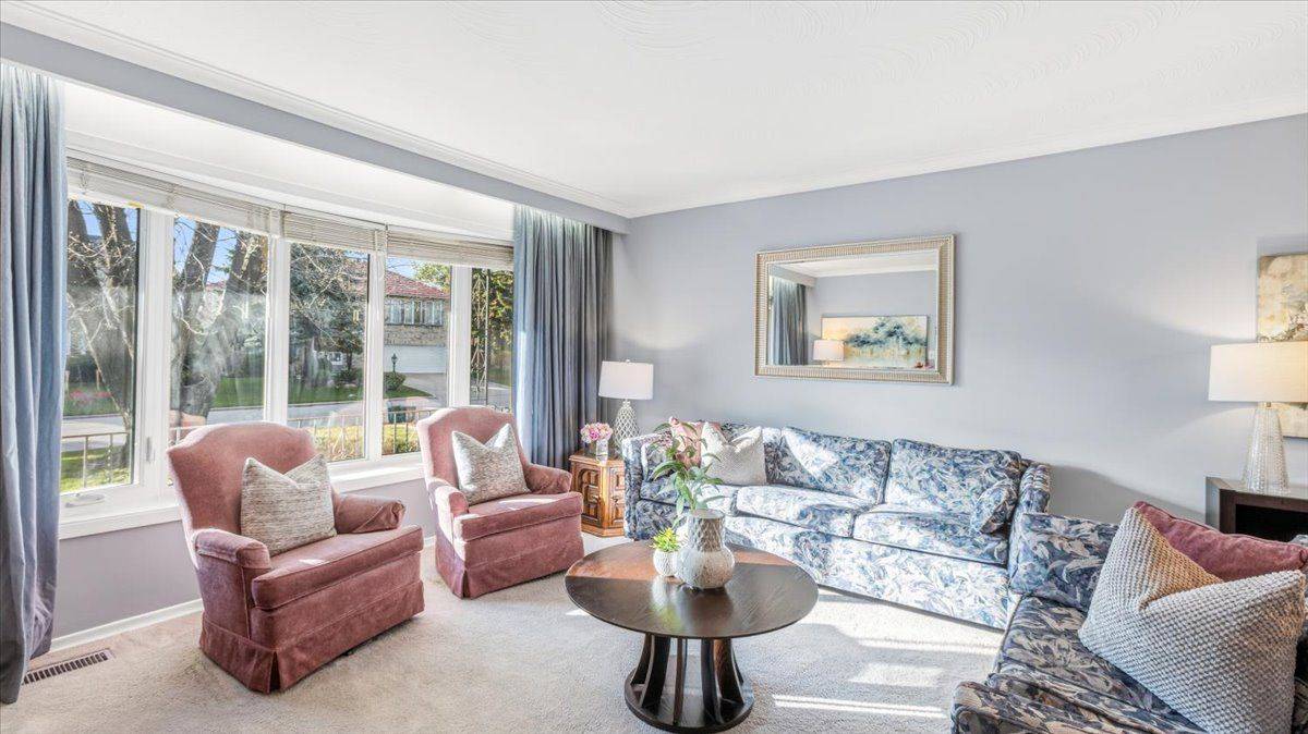 27 Ladyslipper CT, Markham, ON L3T 2S6